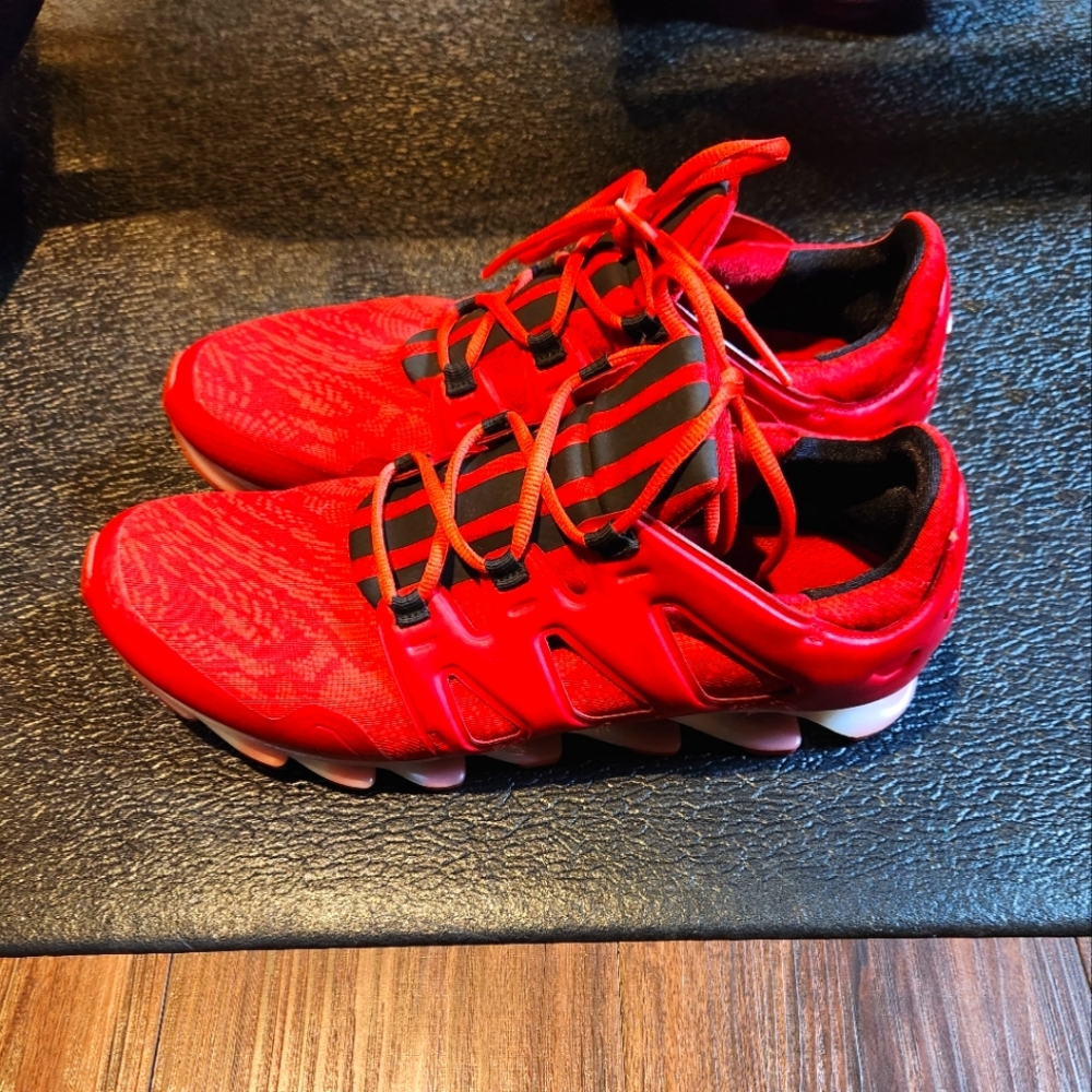 Gently used Men's Adidas Springblade Size 11.  Color: Red